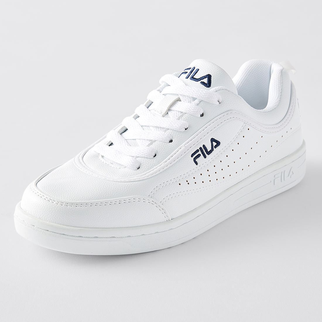 white casual tennis shoes