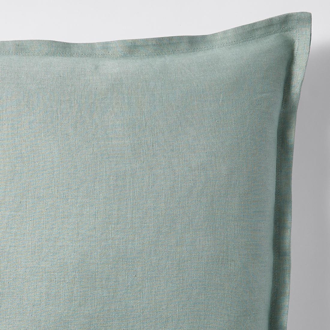 standard pillowcase size