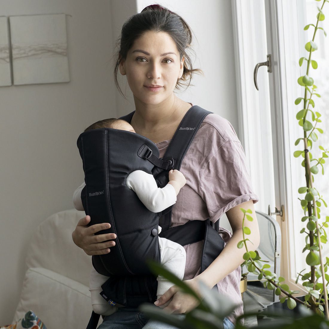 how to put on a baby carrier