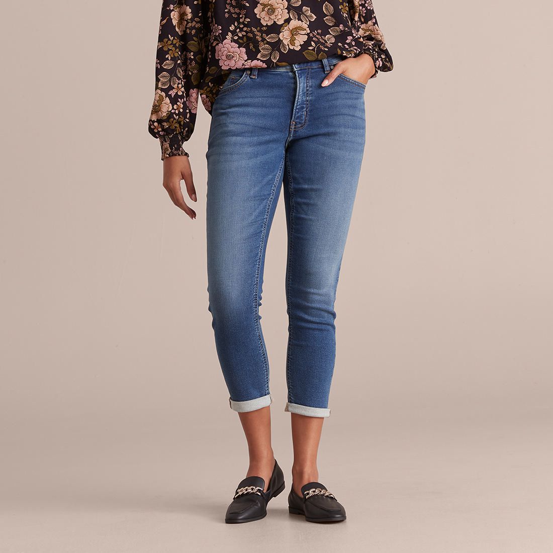 Tash Mid Rise Ankle Length Girlfriend 