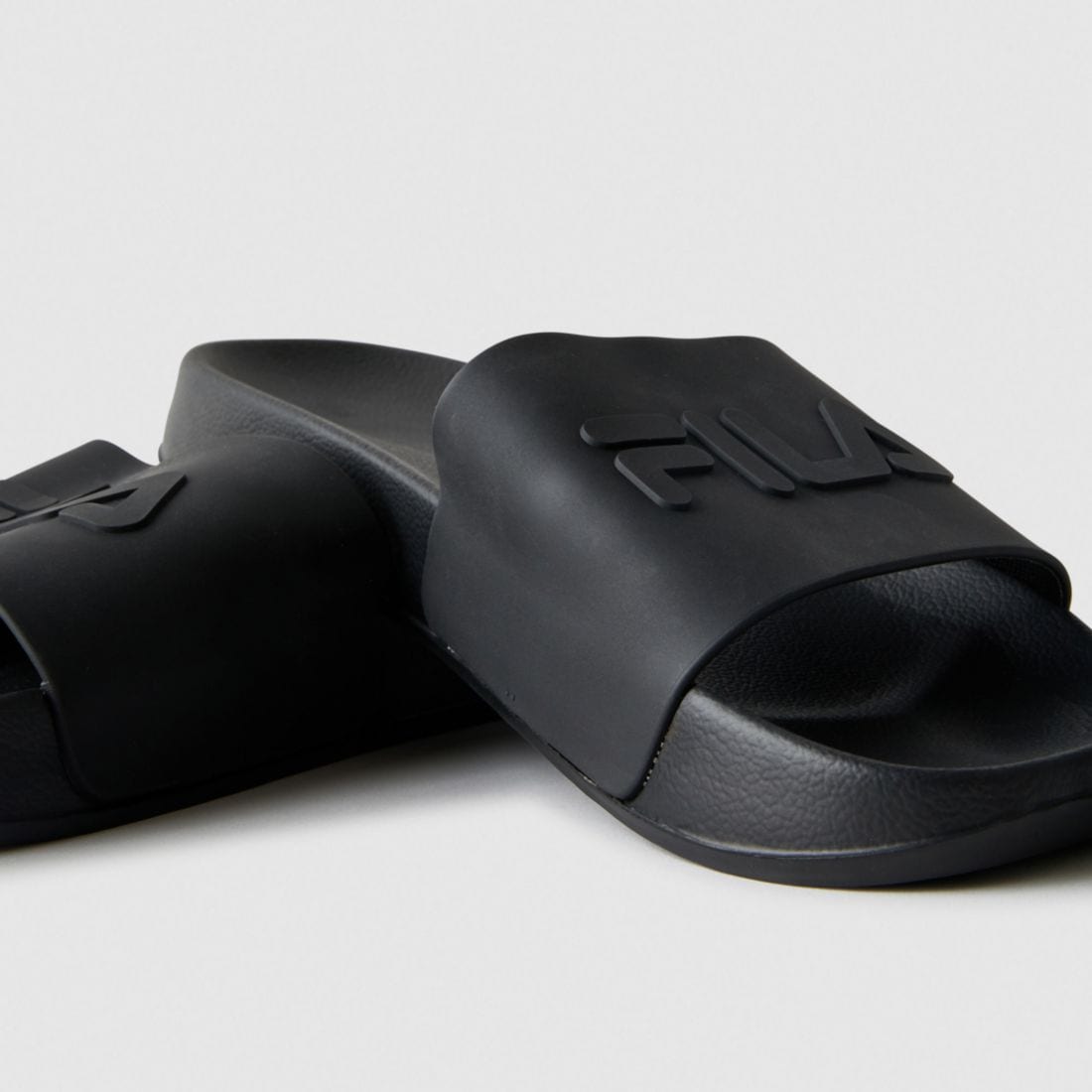 fila black slides