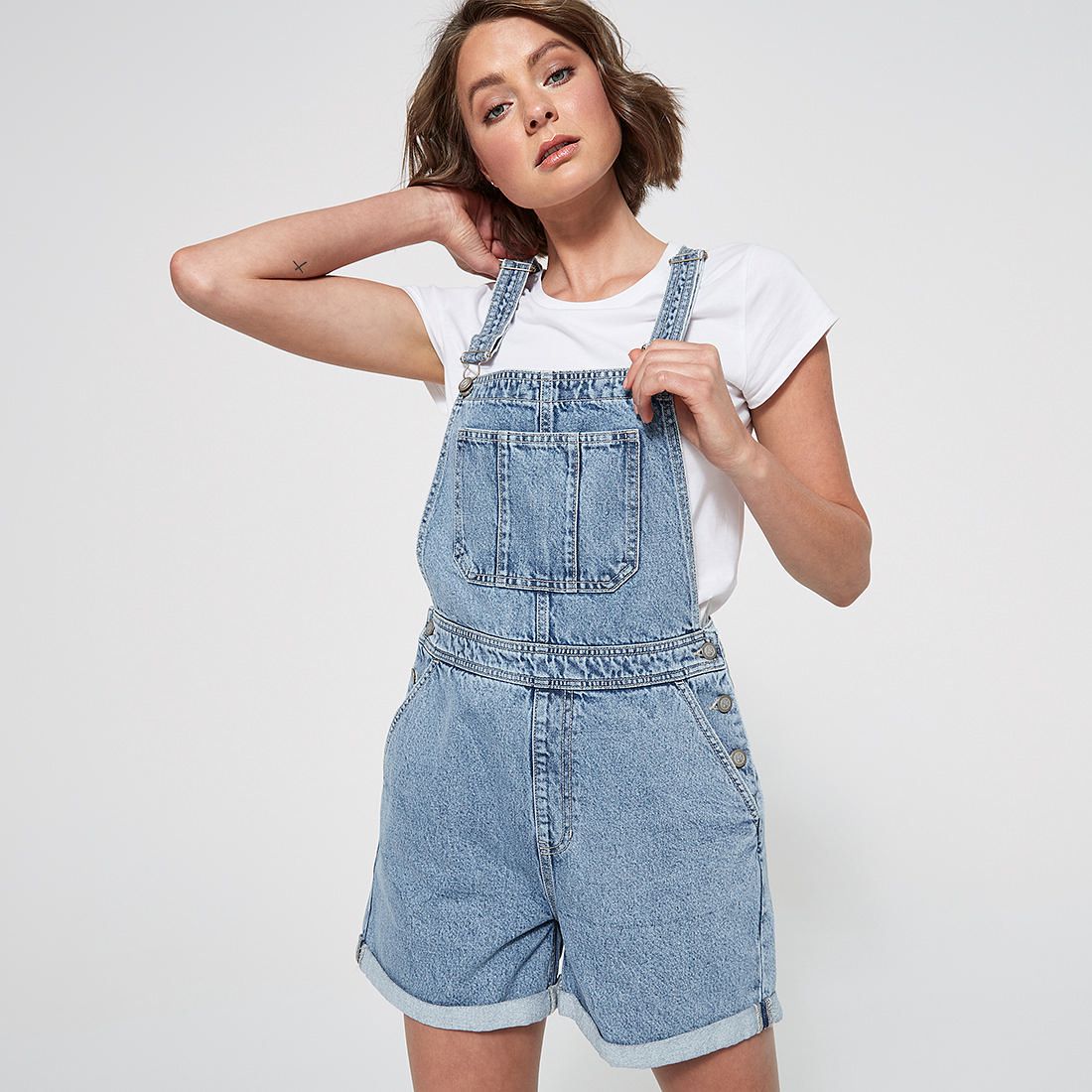 light wash dungarees