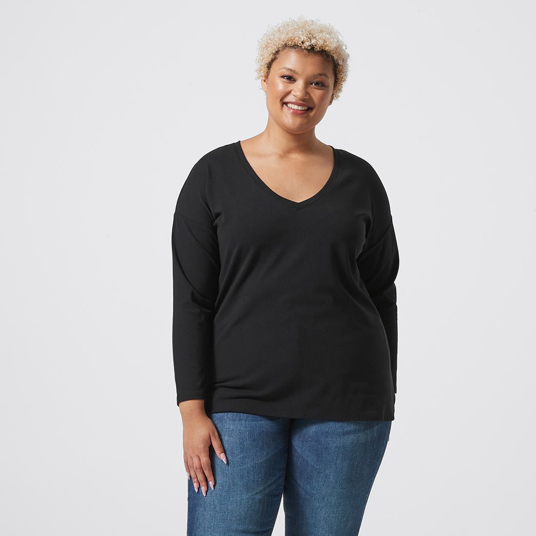 Belle Curve V-Neck Curved Hem Top 