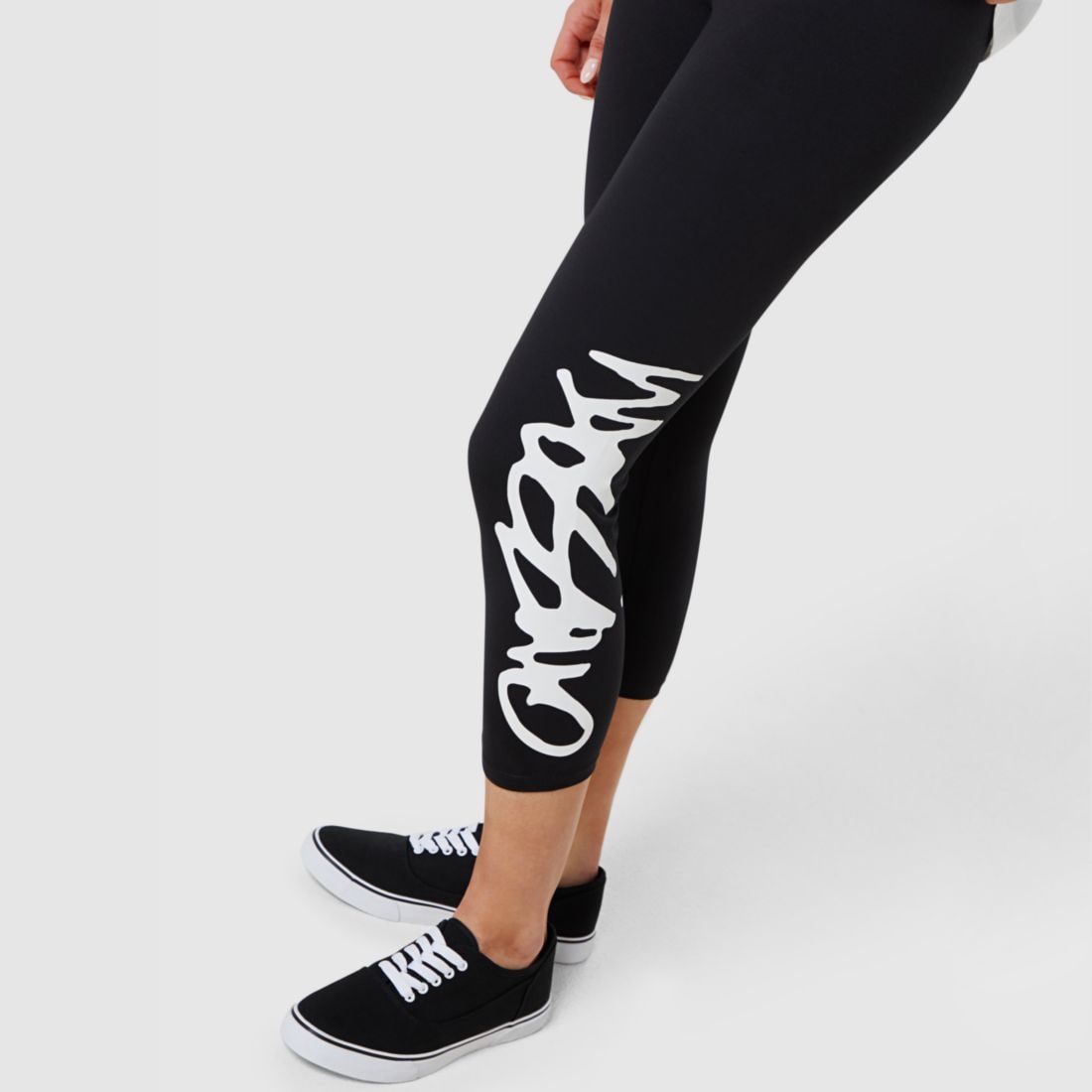 Mossimo Script 3/4 Length Leggings 