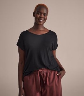 Curve V-Neck T-Shirt