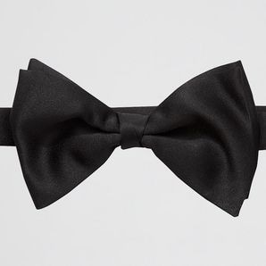 Web resource These self tie bow ties are finished with the brand's 'travette a mano' stitching, meaning it's been sewn by hand by a single crafts-person. Further attention to detail can be seen in the fine stitching on the back of the untied bow tie, which is linked with a delicate OTAA signature hand tag.