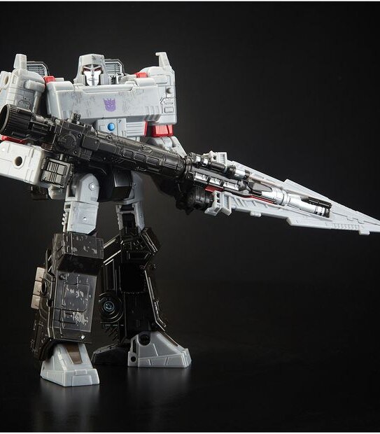 Transformers Generations War For Cybertron: Siege Voyager Action Figure Assorted
