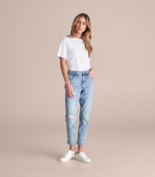 Tash Mid Rise Ankle Length Girlfriend Jeans