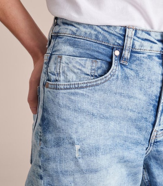Tash Mid Rise Ankle Length Girlfriend Jeans
