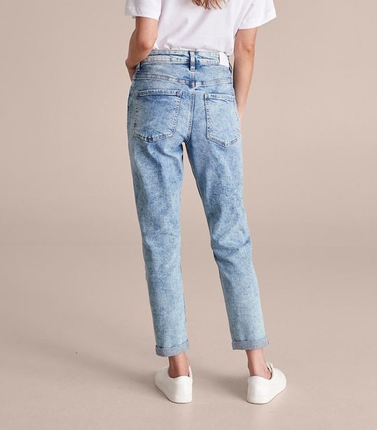 Tash Mid Rise Ankle Length Girlfriend Jeans