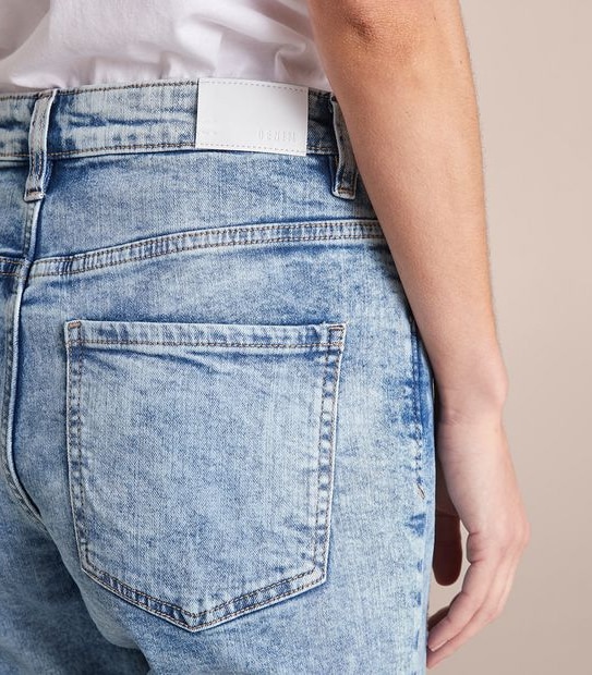 Tash Mid Rise Ankle Length Girlfriend Jeans