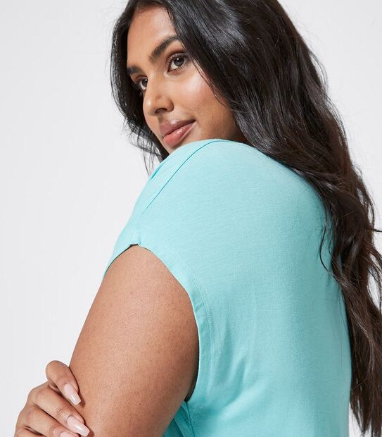 Belle Curve V-Neck T-Shirt