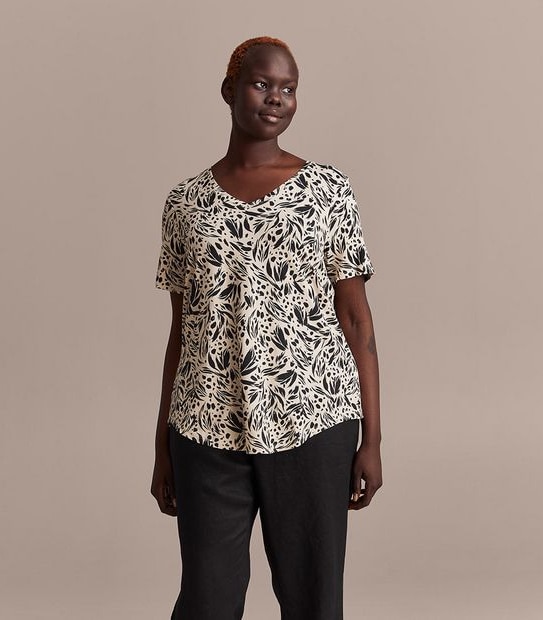 Curve Short Sleeve V-Neck Top