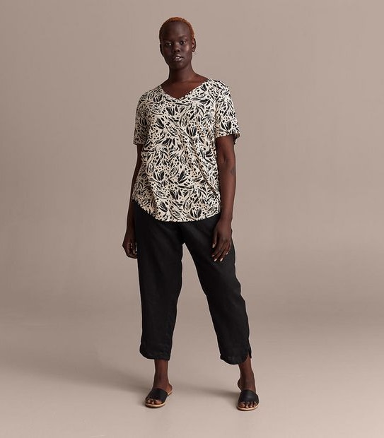 Curve Short Sleeve V-Neck Top