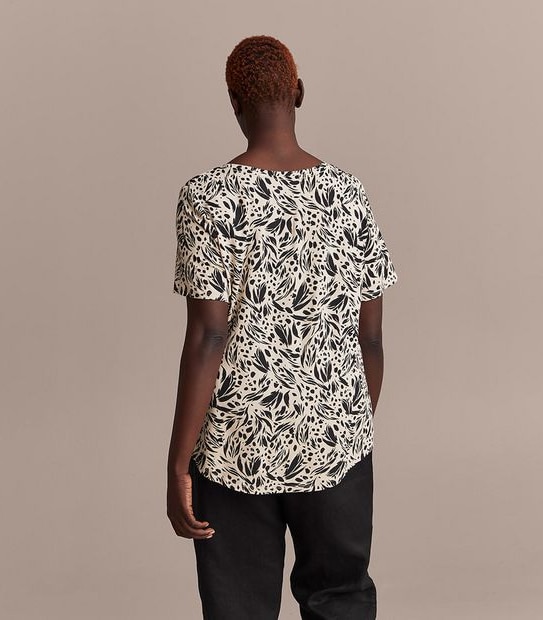 Curve Short Sleeve V-Neck Top