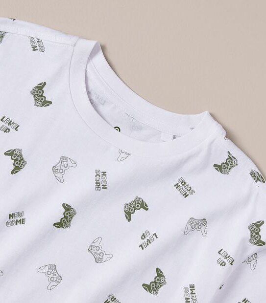 245584_04 SS TEE AOP GAME REMOTE - WHITE