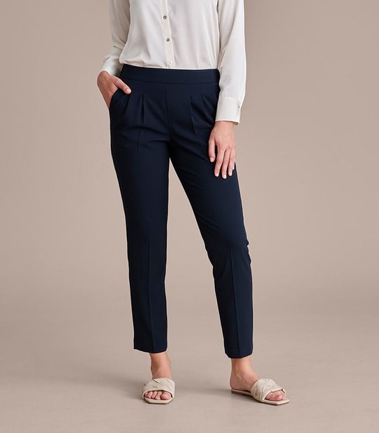 Pleat-Front Tapered Pants - Navy