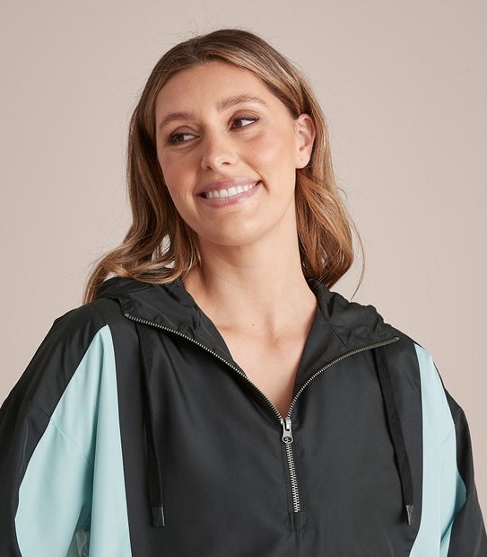 Active 1/4 Zip Spray Jacket