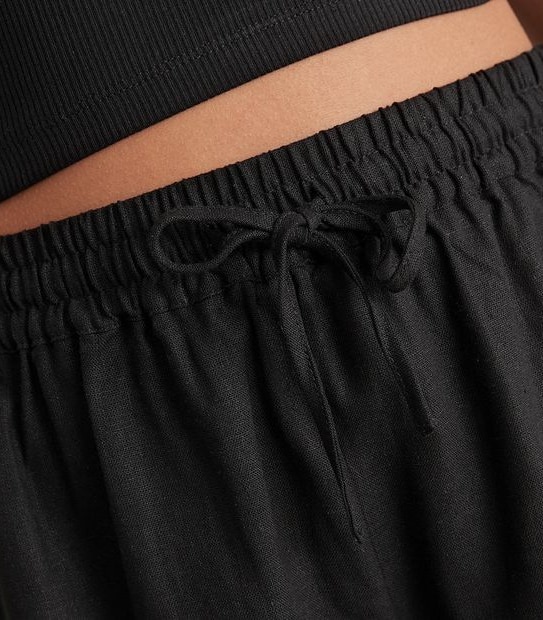 Lily Loves Linen Blend Frill Edge Shorts