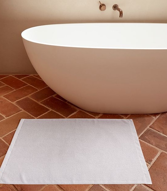 Classic Ribbed Bath Mat