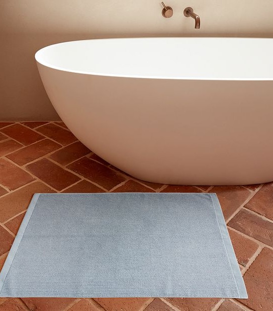 Classic Ribbed Bath Mat