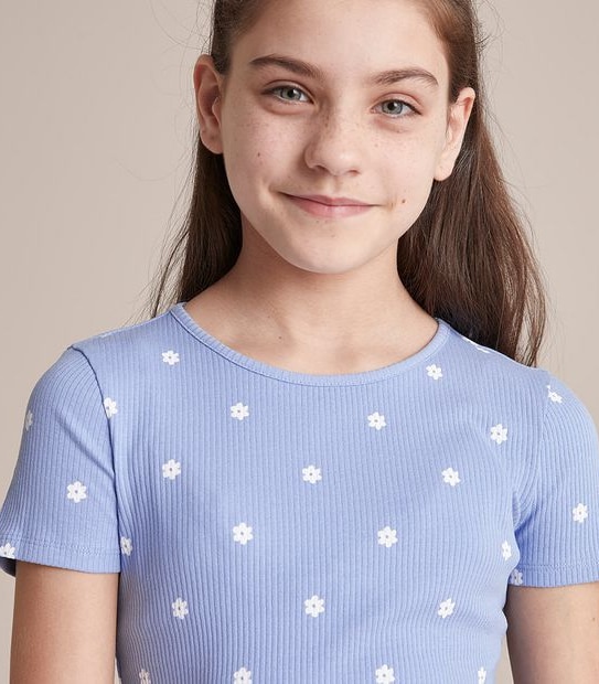 SN247638_09 S23 SS RIB TEE AOP DAISY BLUE 3 of 5