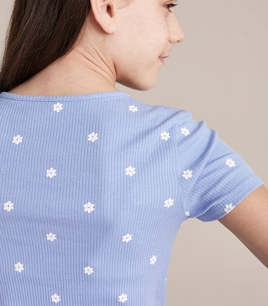 SN247638_09 S23 SS RIB TEE AOP DAISY BLUE
