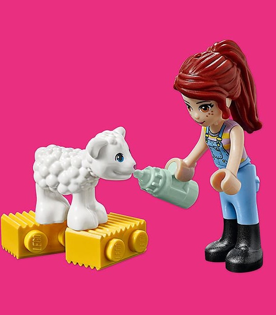 LEGO&reg; Juniors Mia's Farm Suitcase 10746  