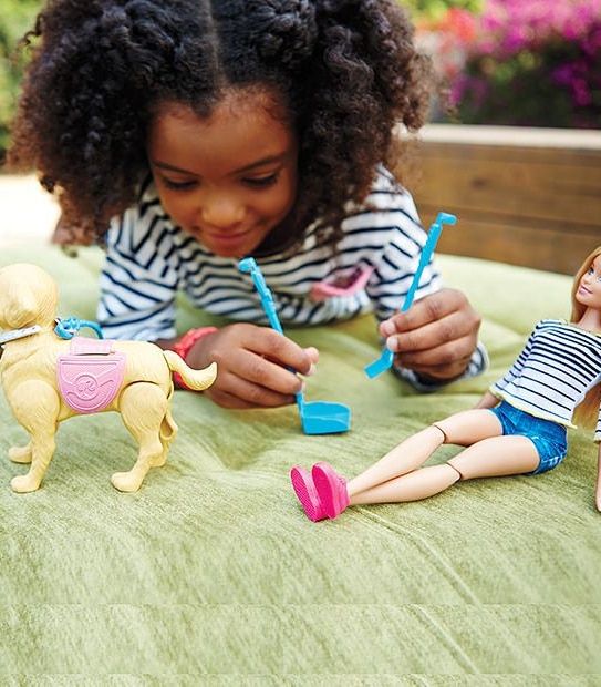Barbie&reg; Walk & Potty Pup
