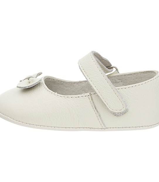 Betsy Mockingbird Pre Walker Shoes - White