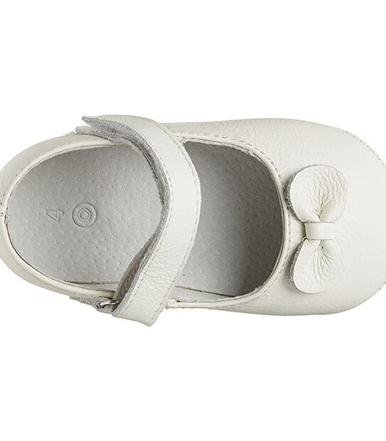Betsy Mockingbird Pre Walker Shoes - White