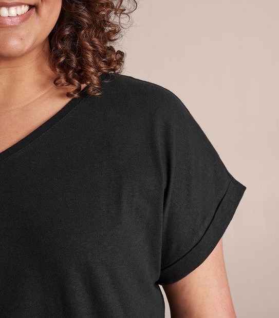Curve Linen Blend V-Neck T-Shirt