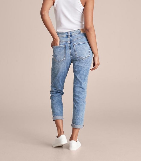 Tash Mid Rise Ankle Length Girlfriend Jeans