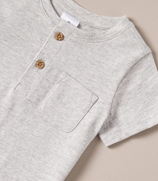 S23 249175_03 B SS PLAIN HENLEY TEE GREY MARLE