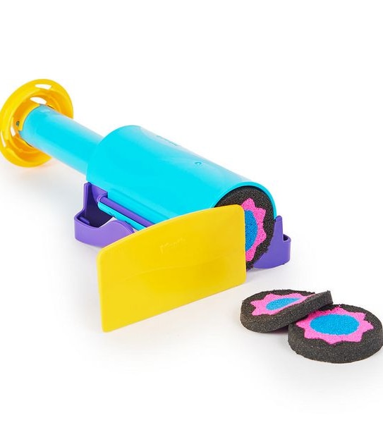 Kinetic Sand Slice N' Surprise