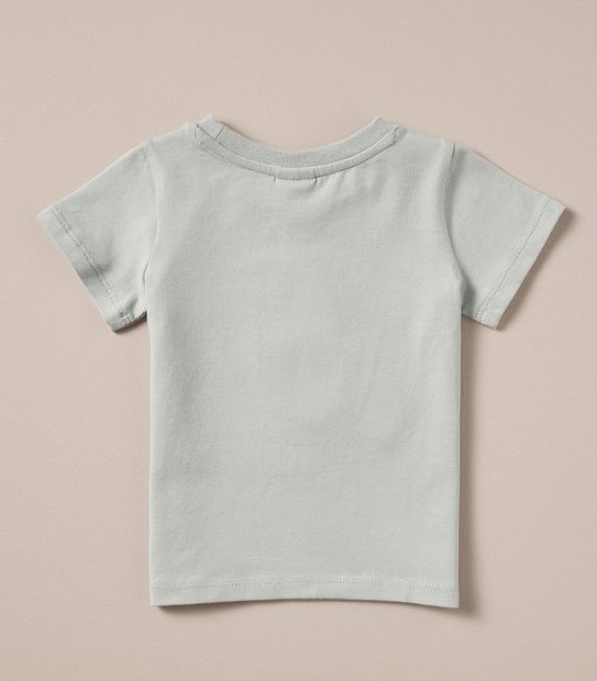 S23 251825_02 B SS PRINT TEE NVLTY TOUCAN BOUCLE