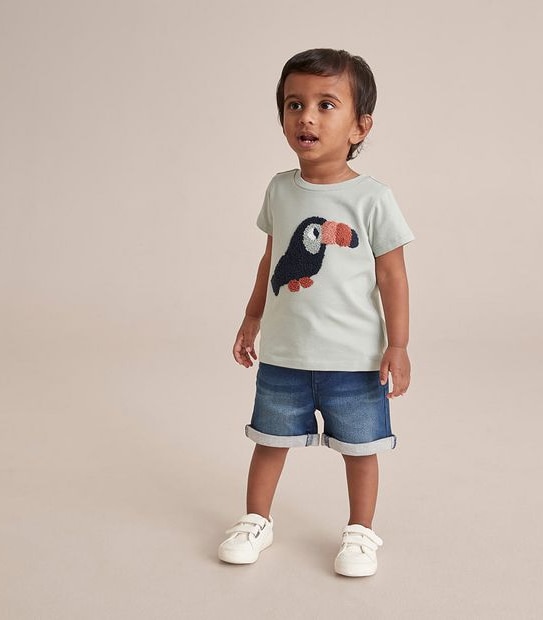 S23 251825_02 B SS PRINT TEE NVLTY TOUCAN BOUCLE