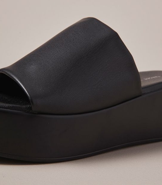 W MEYGAN BLACK FLATFORM SLIDE  SIZE 6-11