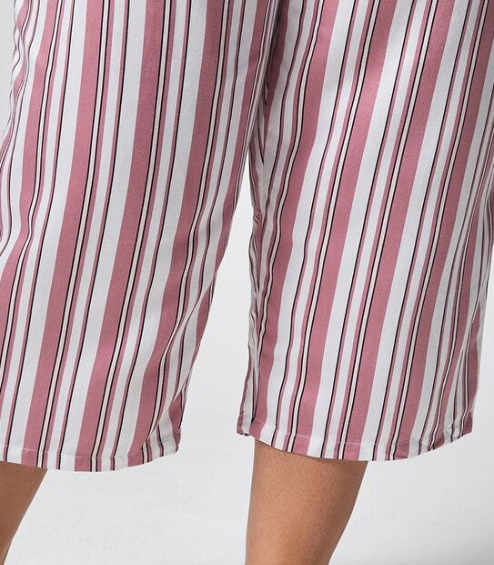 Extended Sizing Written In Stars 3/4 Pants and T-Shirt Sleep Pyjama Set