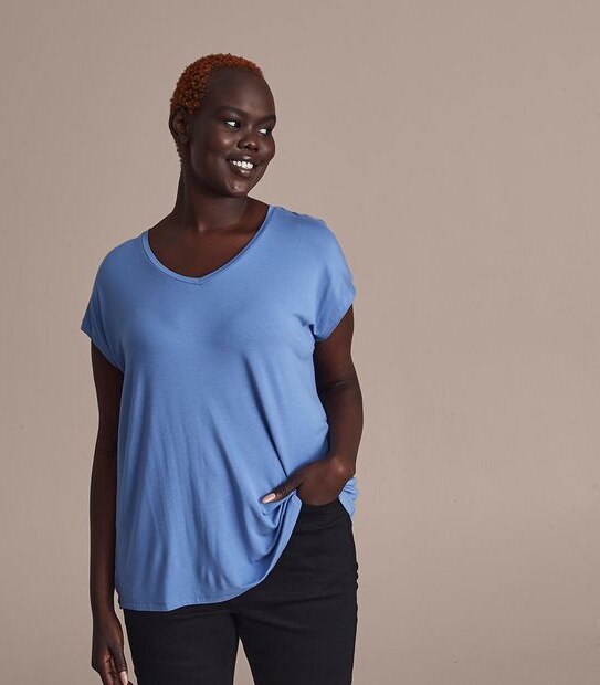 Curve V-Neck T-Shirt