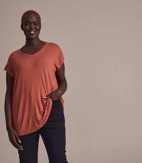 Curve V-Neck T-Shirt