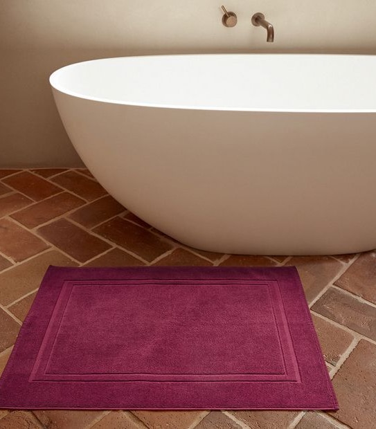 Grandeur Bath Mat - Wine