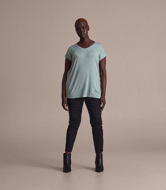 Curve V-Neck T-Shirt