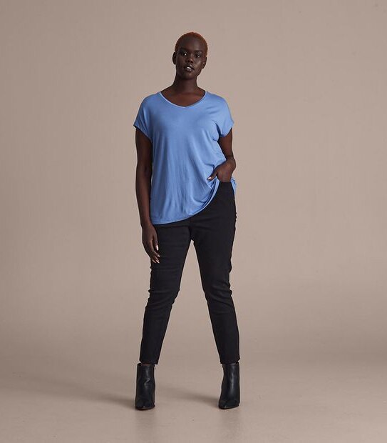 Curve V-Neck T-Shirt