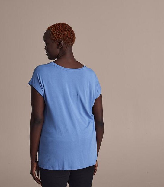 Curve V-Neck T-Shirt