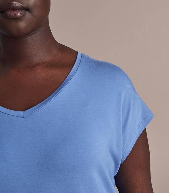 Curve V-Neck T-Shirt