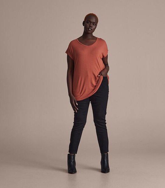 Curve V-Neck T-Shirt