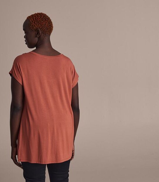 Curve V-Neck T-Shirt