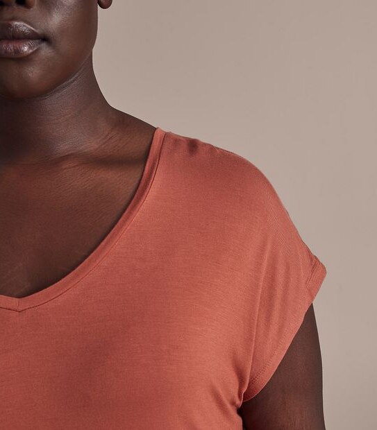 Curve V-Neck T-Shirt
