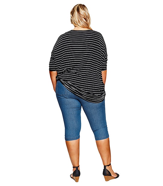Belle Curve Capri Jegging - Mid Wash